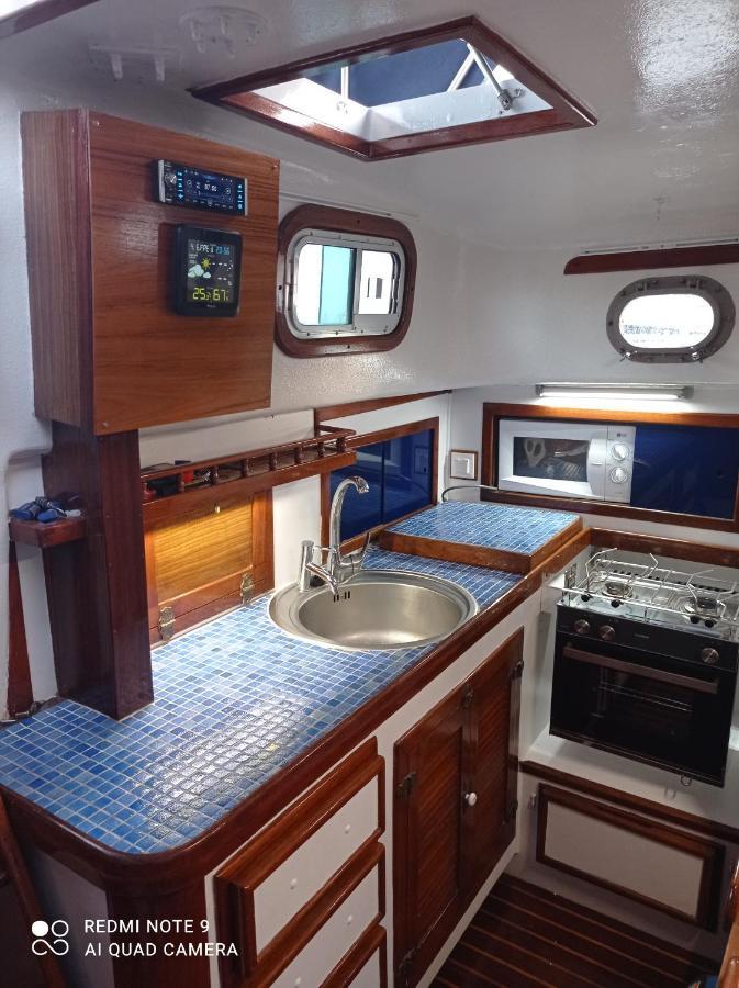 Spacious And Cozy Caribbean Boat In Barcelona With Tour Option Sant Adria de Besos Exterior foto
