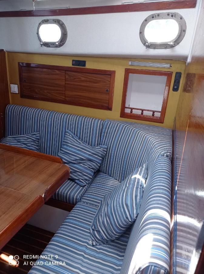 Spacious And Cozy Caribbean Boat In Barcelona With Tour Option Sant Adria de Besos Exterior foto