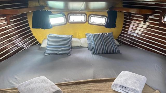 Spacious And Cozy Caribbean Boat In Barcelona With Tour Option Sant Adria de Besos Exterior foto