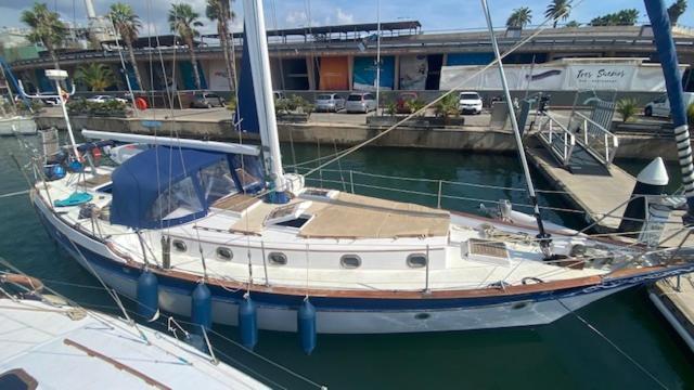 Spacious And Cozy Caribbean Boat In Barcelona With Tour Option Sant Adria de Besos Exterior foto