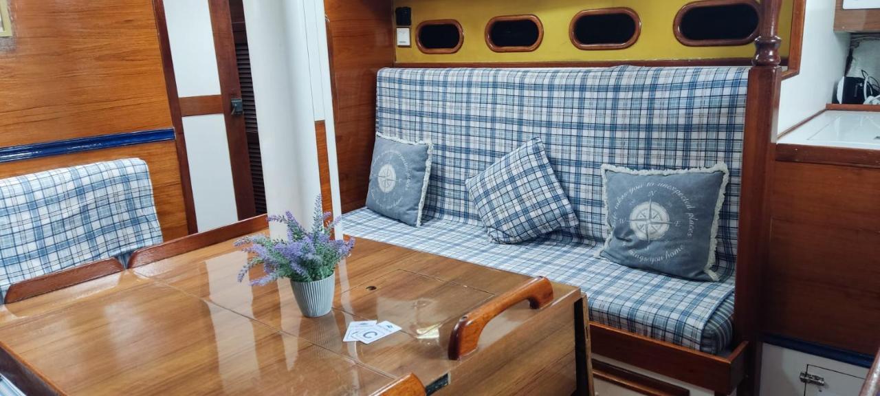 Spacious And Cozy Caribbean Boat In Barcelona With Tour Option Sant Adria de Besos Exterior foto